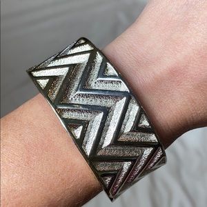 NWT Metal bracelet